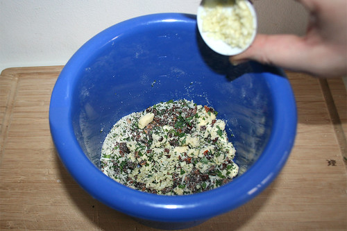 27 - Knoblauch addieren / Add garlic