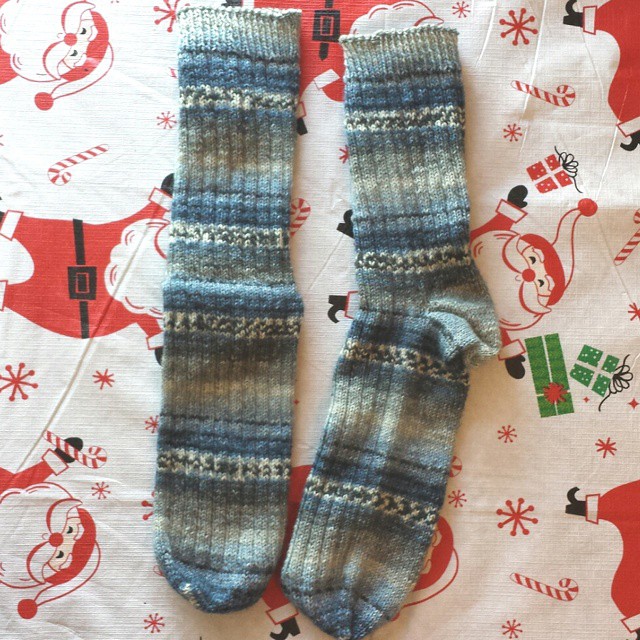 I did it!! I finished a huge pair of socks!  I need to get them wrapped so I'm not tempted to just give them up tonight. I'm so excited to have this gift done! #christmassocks #sockknitting