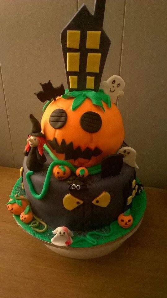 Halloween Cake by Moe Moe