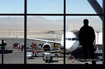 CJC pasajero con vista al avión (RD)