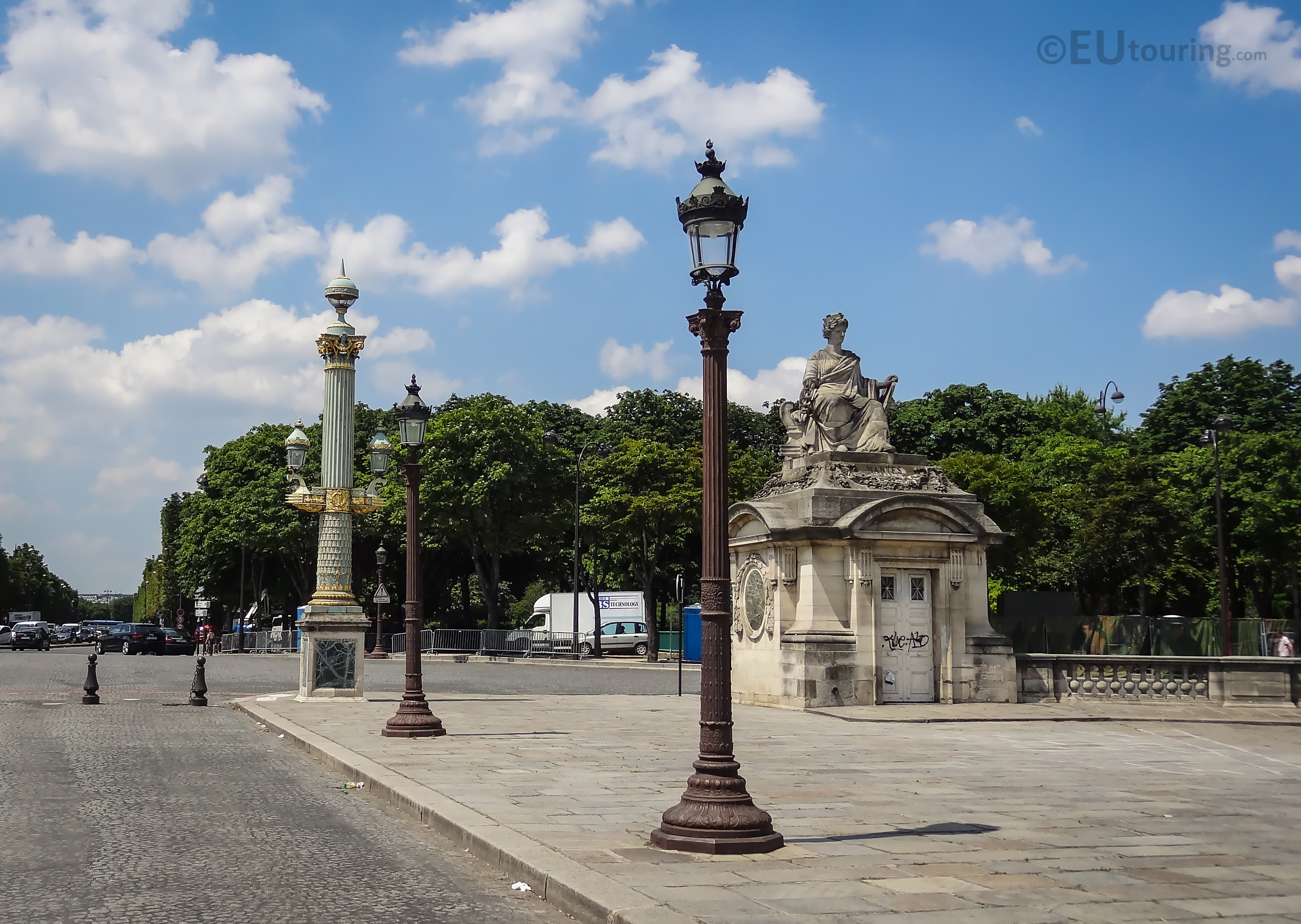 Lamp posts and statue at Place de la Concorde