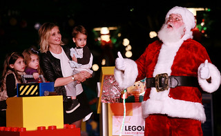 SARAH MICHELLE GELLAR LIGHTS THE LEGO® CHRISTMAS TREE AT LEGOLAND® CALIFORNIA RESORT