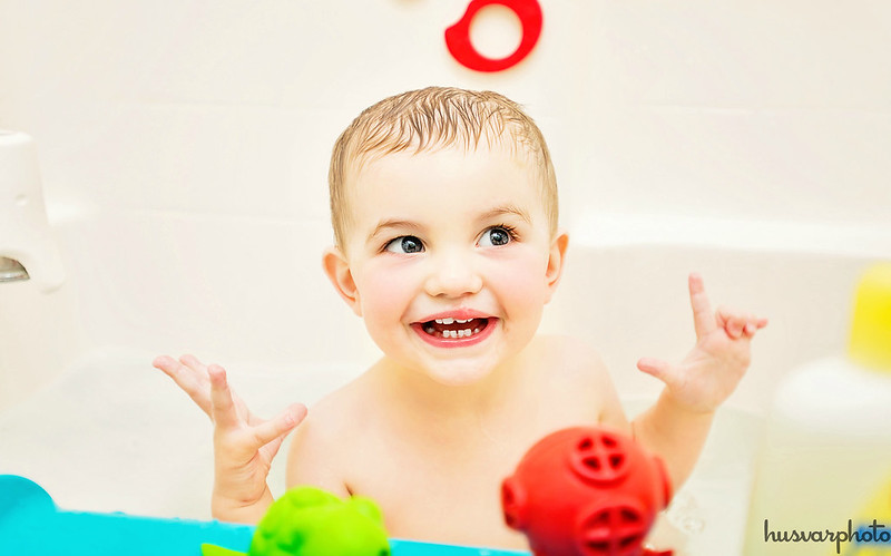 #johnsonspartners in_the_know_mom toddler bathtime tips 