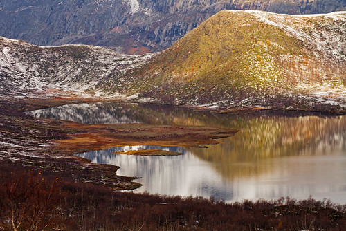 autumn trees mountain lake mountains reflection tree water norway rock mirror norge rocks noorwegen gjendesheim gjende autumnview klaracolor klarathomas