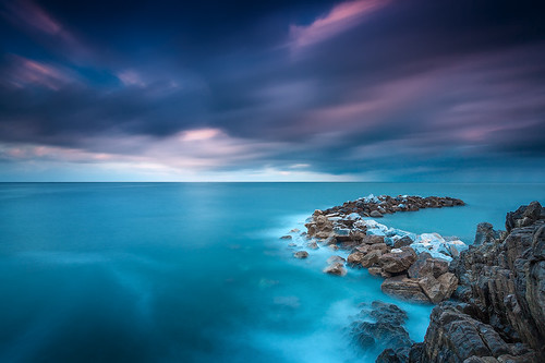 voyage longexposure travel winter sea italy mer seascape canon landscape photography bay pier europe paysage canonef1740mmf4lusm italie riomaggiore nisi waterscape digue 2014 singhray canoneos5dmarkii ericrousset galenrowellsinghray3stopgndfilter nisifstopperfiltrend1000