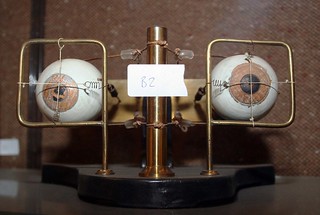 B2 - Binocular Vision Demonstration Apparatus