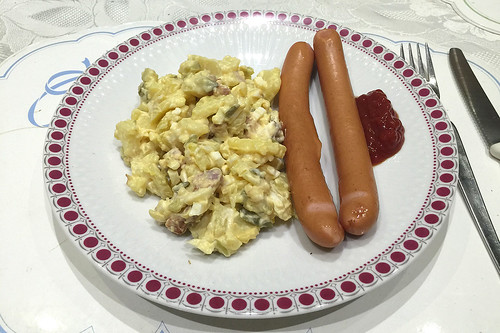 Sausages with potato salad / Würstchen mit Kartoffelsalat