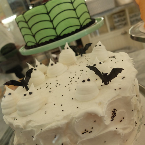 Cakes with ghosts and bats