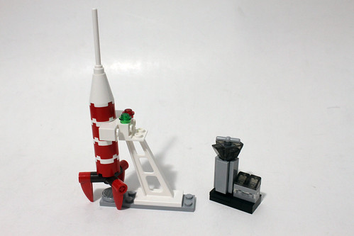 LEGO November 2014 Monthly Mini Build - Rocket (40103)