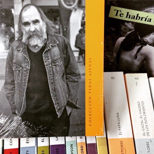 Al fin encontré el libro de Roberto Merino. ¡Qué Feria Chilena del Libro! ¡Qué Antártica! Lo encontré en mi querida Librería Crisis de #Valparaíso  👍👍👍 📚