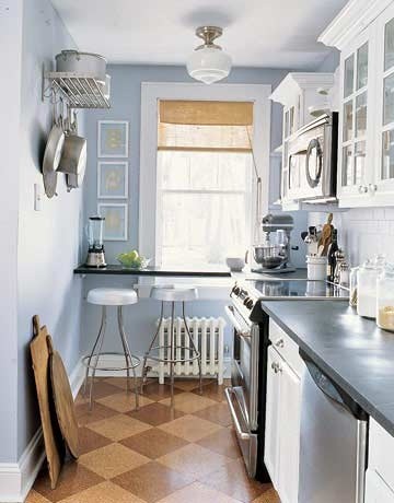 cozinhas pequenas com mesa ou bancada