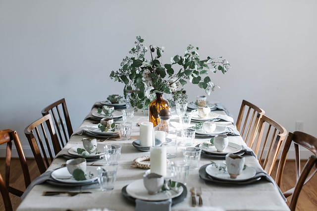 christmas gathering: setting the table