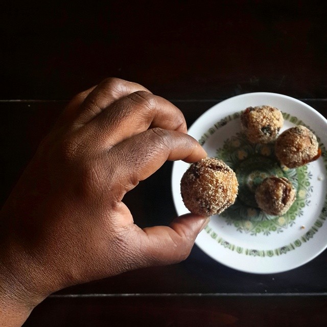 #Yam and #Dambunama balls, rolled in #garriijebu. In the mix: - 1 cup of yam, boiled and mashed by pounding - 1 heaped tablespoon of flour - 1or 2 teaspoons tomato, onion and pepper sauce - freshly picked scentleaves, sliced - dambu nama, to taste - garr