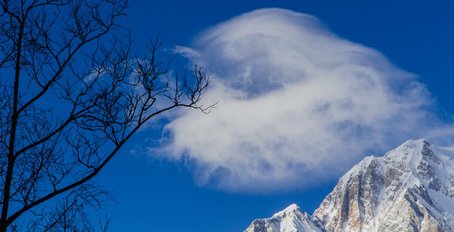 montagne alpes bleu ciel neige nuage arbre italie montblanc montebianco météo perturbation valferret valdaoste