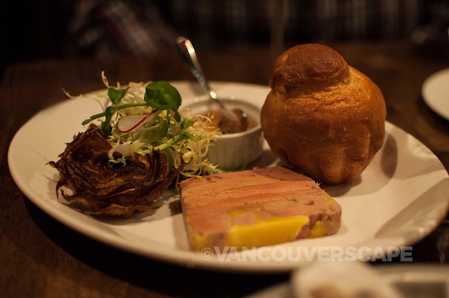 Tableau Bar and Bistro: Duck foie gras, grilled artichoke, brioche