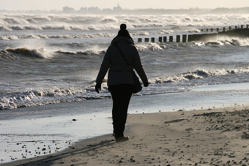 canon eos donna mare ferrara inverno lido vento onde sabbia adriatico tempesta passeggiata volano camminata 400d
