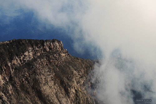 sumatra indonesia nuages montagnes volcan cratère jambi kerinci gunungkerinci