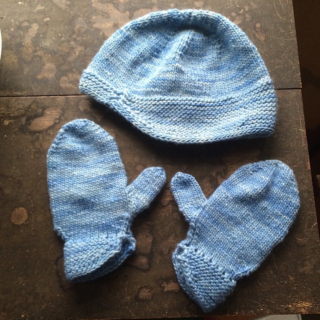 Hat and mittens for my niece, S. (I'll be making another set in purple for niece E.)