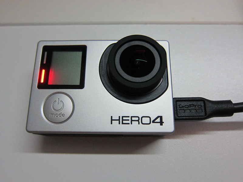 GoPro HERO4 Black Edition - Charging