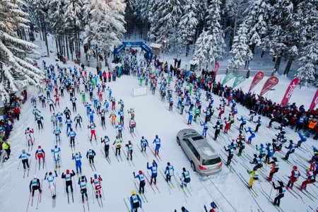 Aleš Háma a další hvězdy se chystají na start běžkařského závodu Intersport Jizerská 25