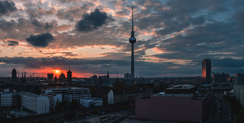 sunset sky panorama berlin church skyline clouds evening abend nikon sonnenuntergang dom himmel wolken dome alexanderplatz fernsehturm bluehour alexa tvtower senat blauestunde jannowitzbrücke d7100