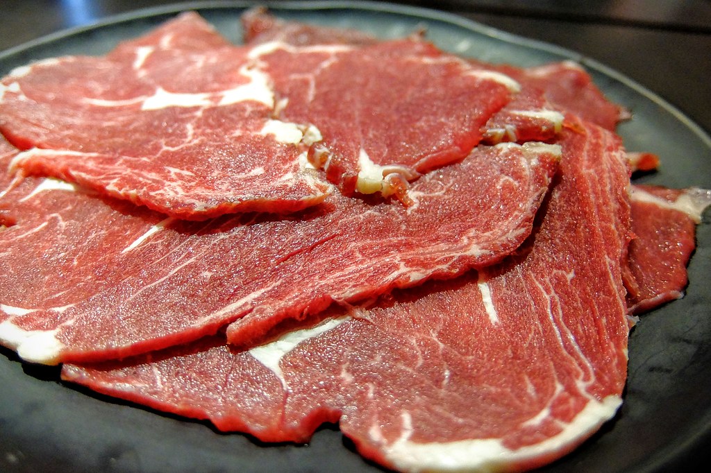 牛肉片,忘記是什麼牛肉了(霜降牛?),同樣的,油花不多,肉質則為不賴