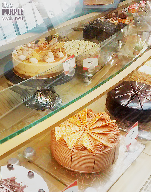 Whole cakes at Oasis Garden Cafe Solaire Sky Tower