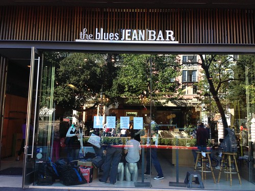 The blues Jean Bar, closing