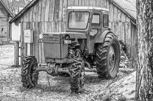 old white tractor black canon is latvia mm russian 70200 f4 roja