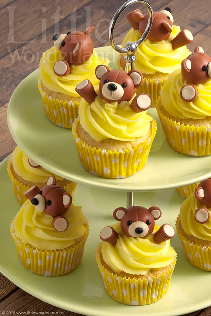 Cupcakes de vainilla con ositos de fondant / Vanilla cupcakes with fondant teddy bears