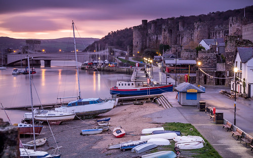 clouds sunrise boat harbour earlymorning conwy conwycastle