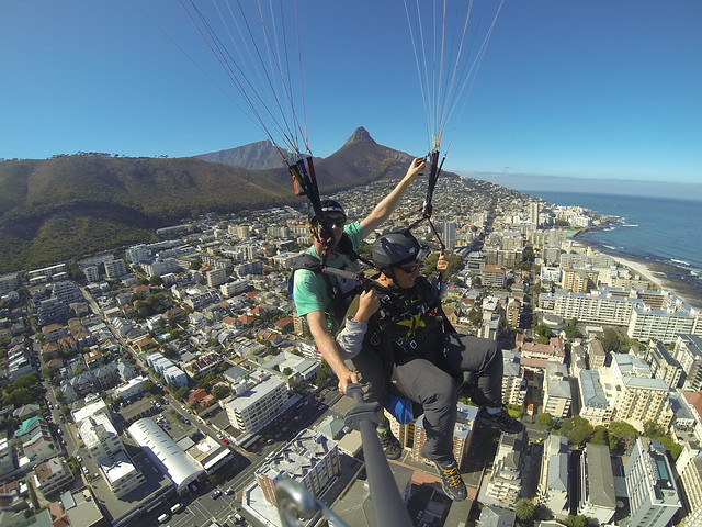 Sele haciendo parapente en Ciudad del Cabo (Sudáfrica)
