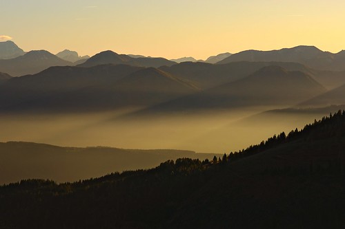 autumn light sunset alps misty sonnenuntergang nebel sony herbst kärnten carinthia alpen raysoflight dunst karnischealpen lichtstrahl sonyα900 mountainsandclimbing
