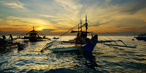 people sunrise san philippines documentaries gen travelphotography yellowfintuna gensanfishport tamron1024mm sonya580