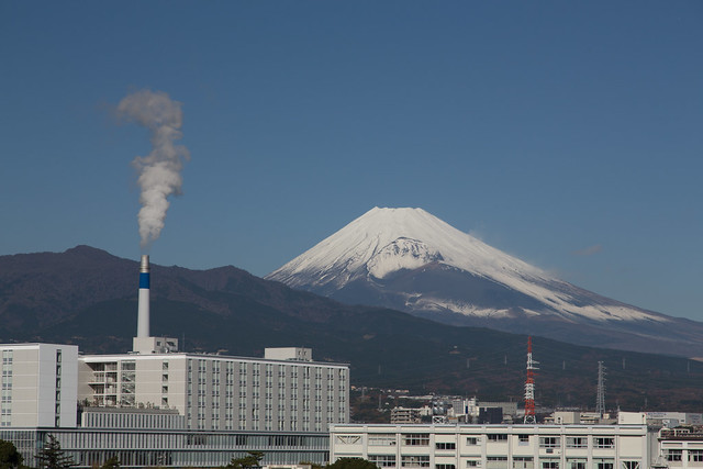 ドーミーイン三島から富士山と新幹線と保線作業