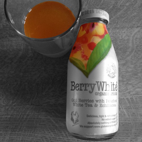Berry White Organic Drink. White Tea. Goji Berries. Peach.