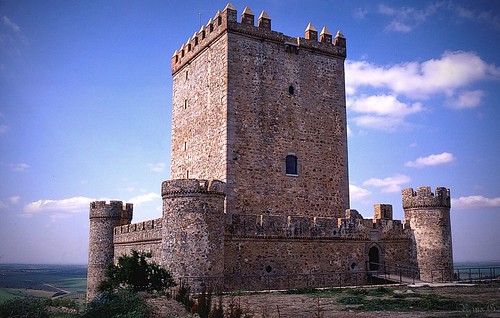 españa nogales medieval badajoz fortaleza castillo extremadura fortificación