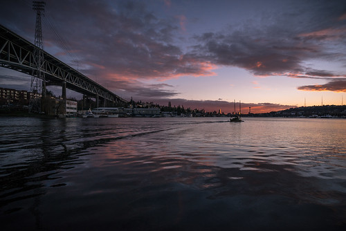 seattle pink sunset urban skyline sailboat boat washington downtown sailing cityscape purple i5 pacificnorthwest ivars spaceneedle lakeunion seattlewaterfront shipcanalbridge ivarssalmonhouse