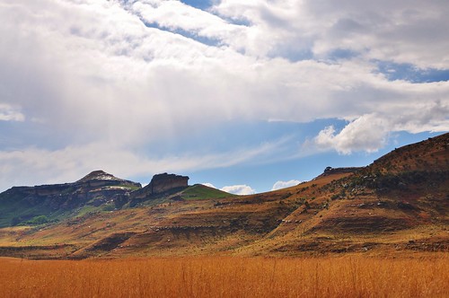 africa cloud landscape southafrica countryside goldengate afterrain freestate karoo d90 goldengatenationalpark stevelamb