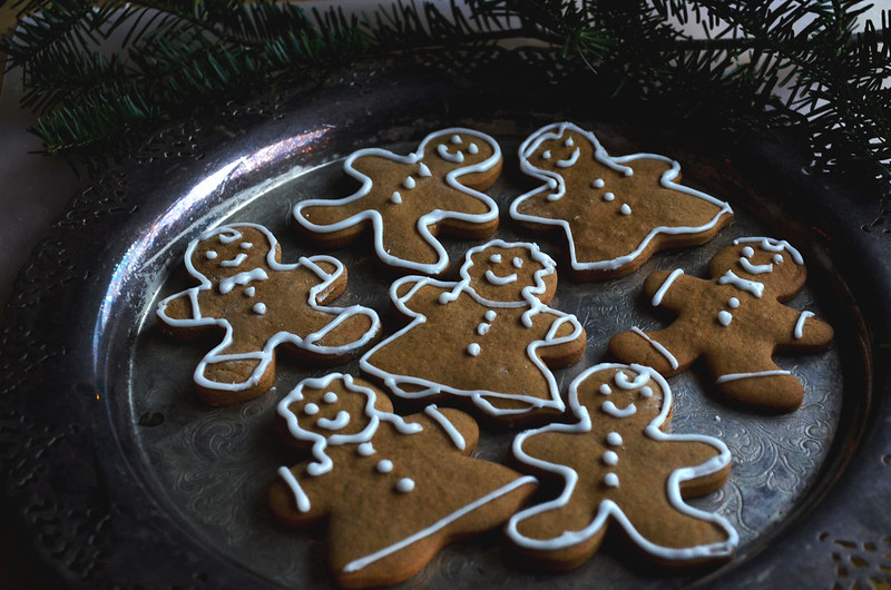 Gingerbread Cookies with Two Ingredient Royal Icing on juliettelaura.blogspot.com