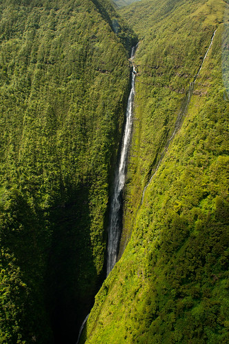mountains hawaii waterfalls aerials maui14