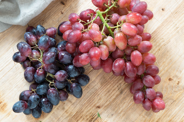 seedless red and black grapes