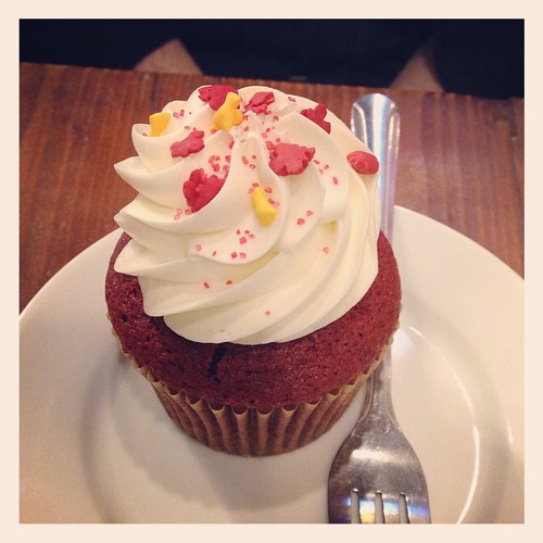 And one of the best Red Velvet cupcakes I've had in the USA (and I've eaten quite a few!! Love this bakery!