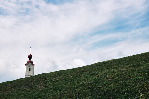 sky church landscape austria outdoor hill kärnten carinthia steeple fujifilm ektar kirchturm x100t