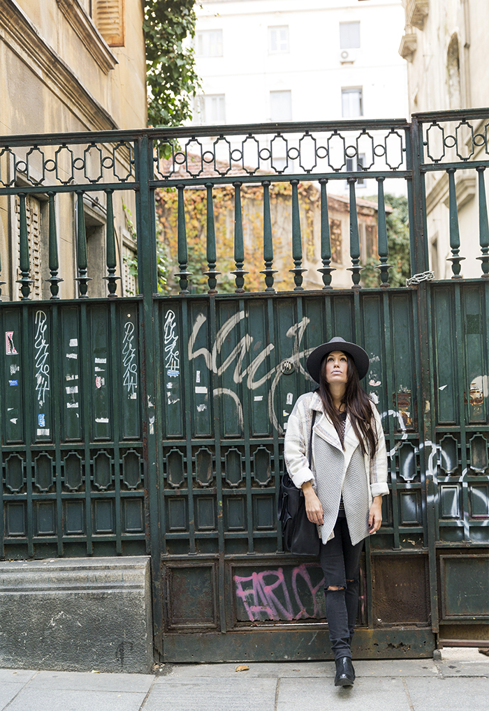 street style barbara crespo ripped jeans the corner coat fashion blogger outfit blog de moda