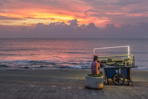 sunset food beach cloudy srilanka streetseller colombo