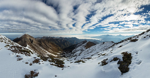 panorama clouds landscape taiwan taichung cirque 6d 雪山 雲海 接圖 mtsyue 圈谷 台中市 syuemountain 雪霸國家公園 百岳 雪山主峰 北稜角 寬景 斜射光 雪山主東 風景攝影 3886m 五岳 ef1635mmf28liiusm 1635lii 冰斗 雪季 台灣影像 和平區 雪山一號圈谷 syueshancirque 斗笠雲