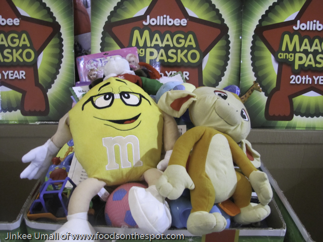 Volunteered Toyscout w/ Jollibee and Breeze for Maaga Ang Pasko Campaign