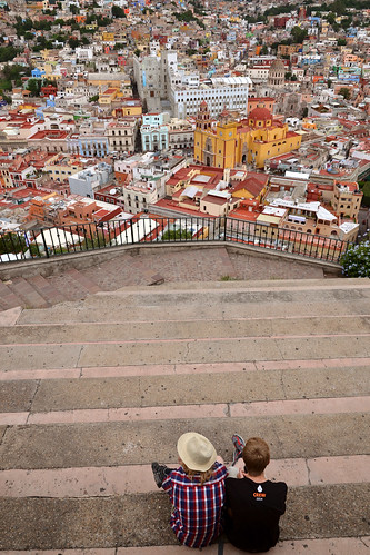 street travel summer america mexico colours view sommer central el tourist guanajuato colourful amerika udsigt gade pípila mellemamerika