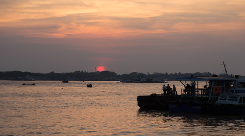 sunset rio river sonnenuntergang yangon burma pôrdosol myanmar fluss birma ocaso coucherdesoleil rangoon birmanie birmania yangonriver rangún rangoun rangum yangonregion